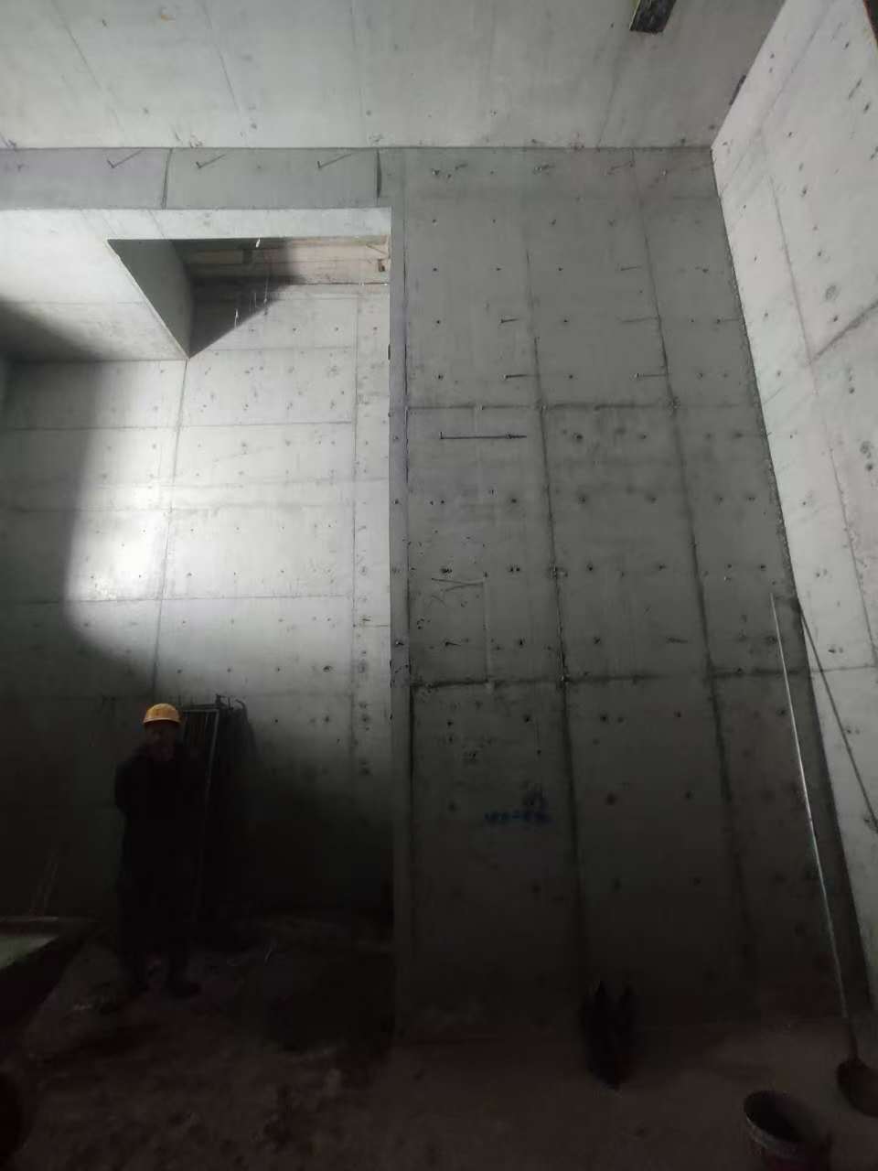 内江墙上开槽钢筋断了有影响吗